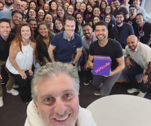 institutional_luciano huck